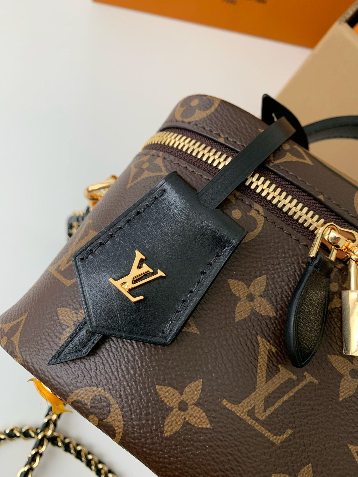 Classic small toiletry bag