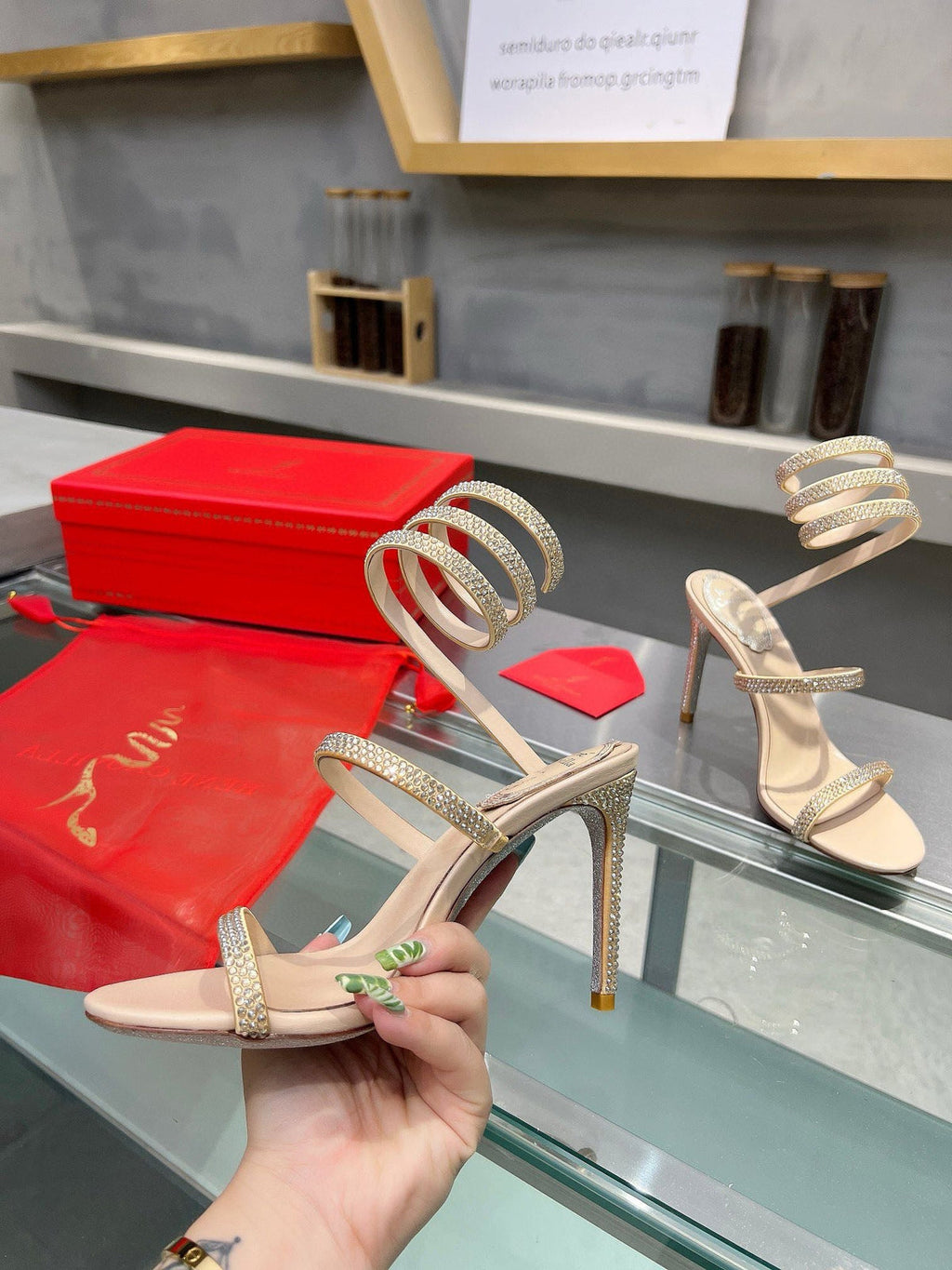 Sandalias de seda con forma de serpiente de cristal