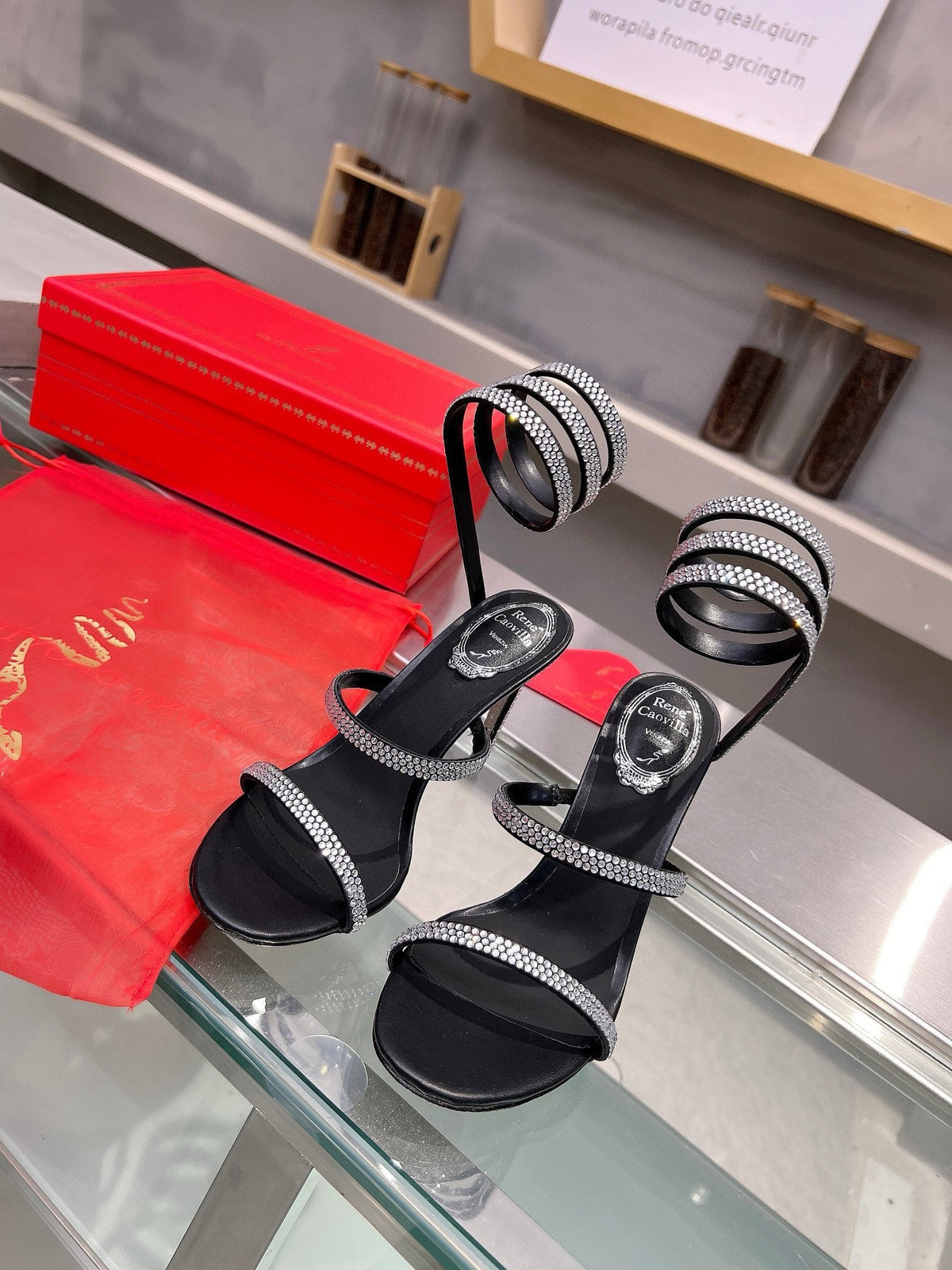 Sandalias de seda con forma de serpiente de cristal