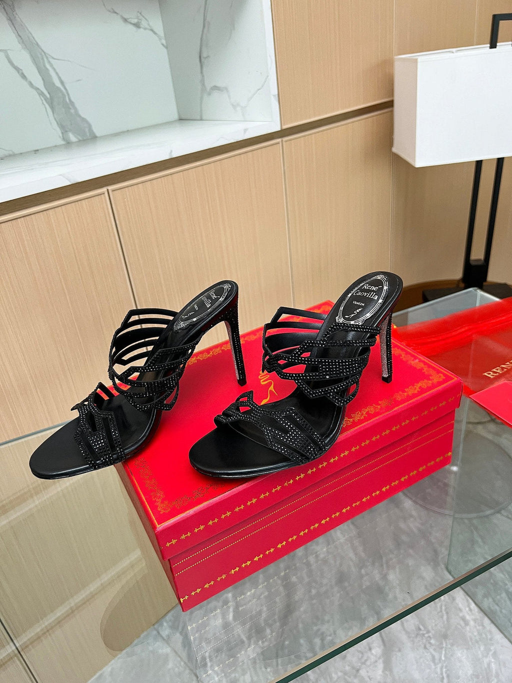 Diamond-shaped crystal high heels
