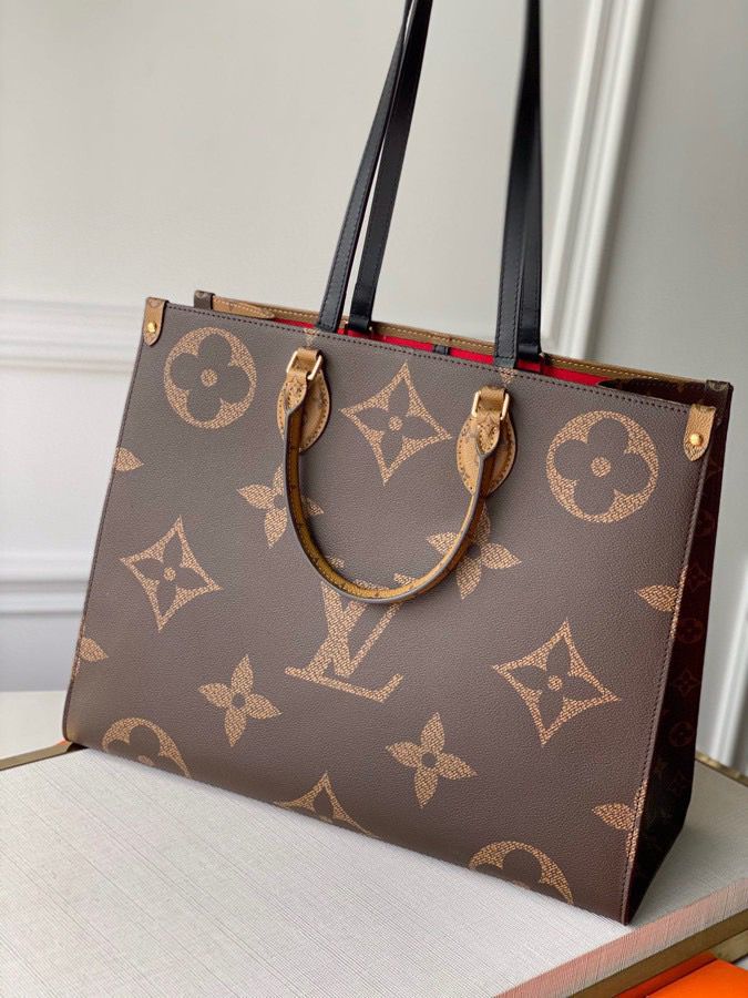 Bolso tote grande con monograma clásico