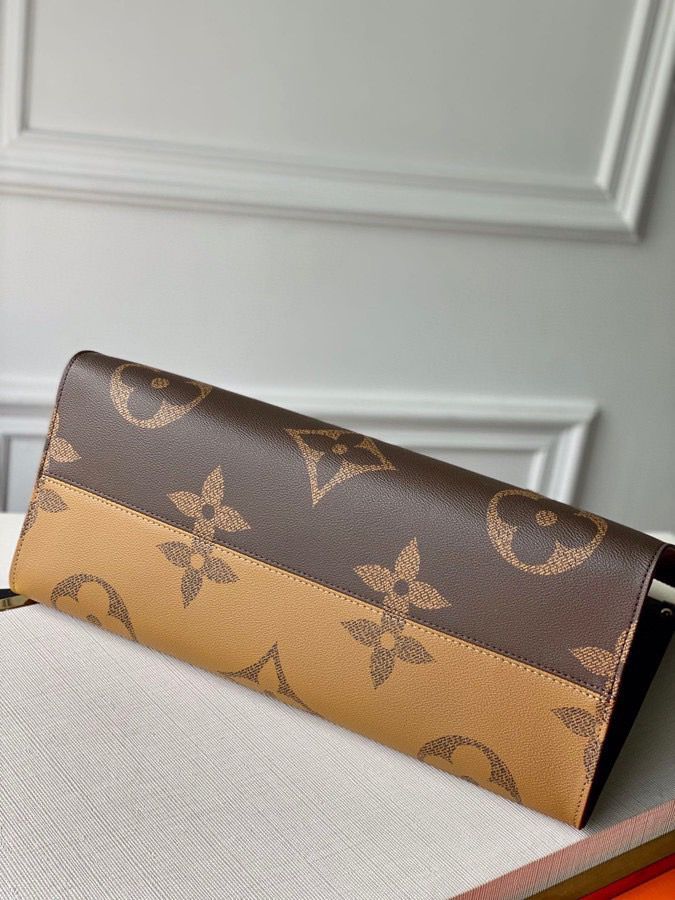 Bolso tote grande con monograma clásico