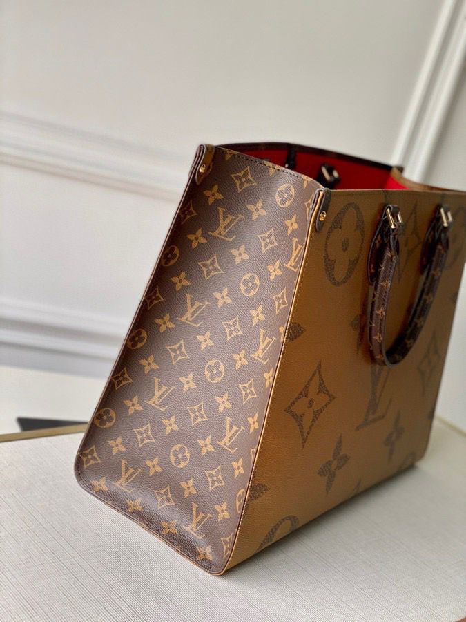 Bolso tote grande con monograma clásico