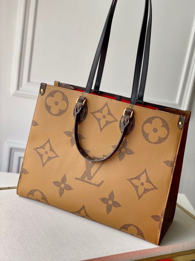 Bolso tote grande con monograma clásico