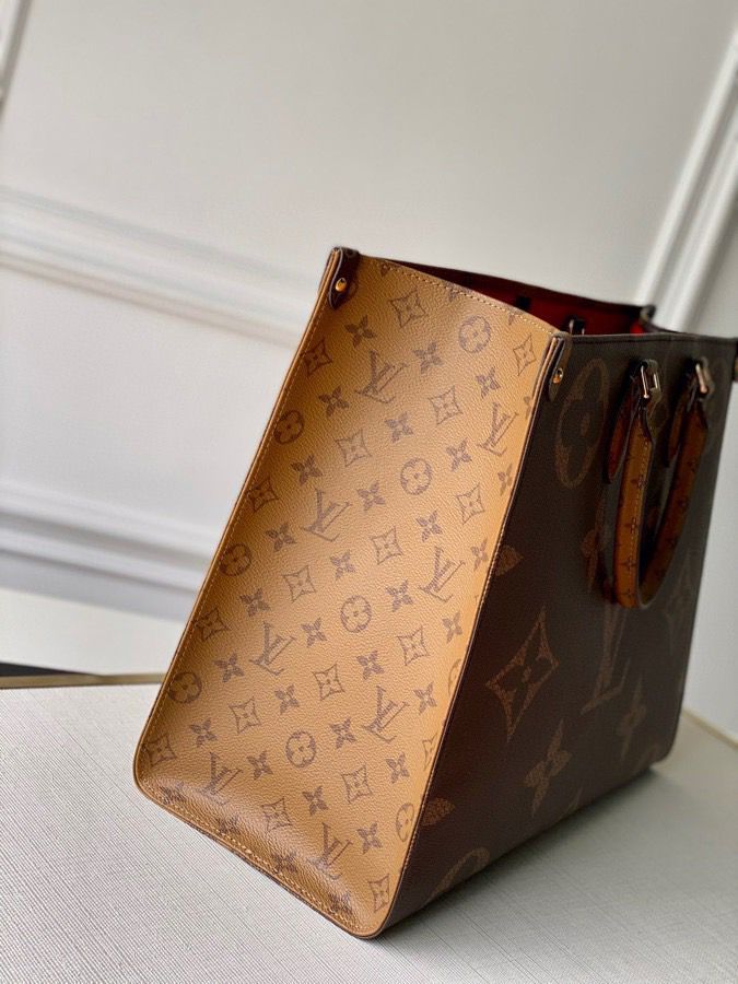 Bolso tote grande con monograma clásico