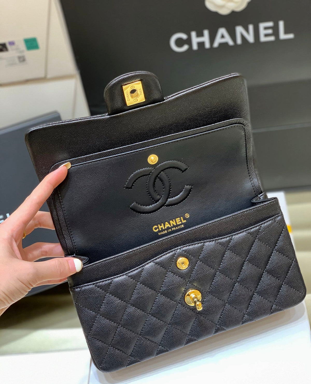 Classic Flap Small Bag 23cm – Black