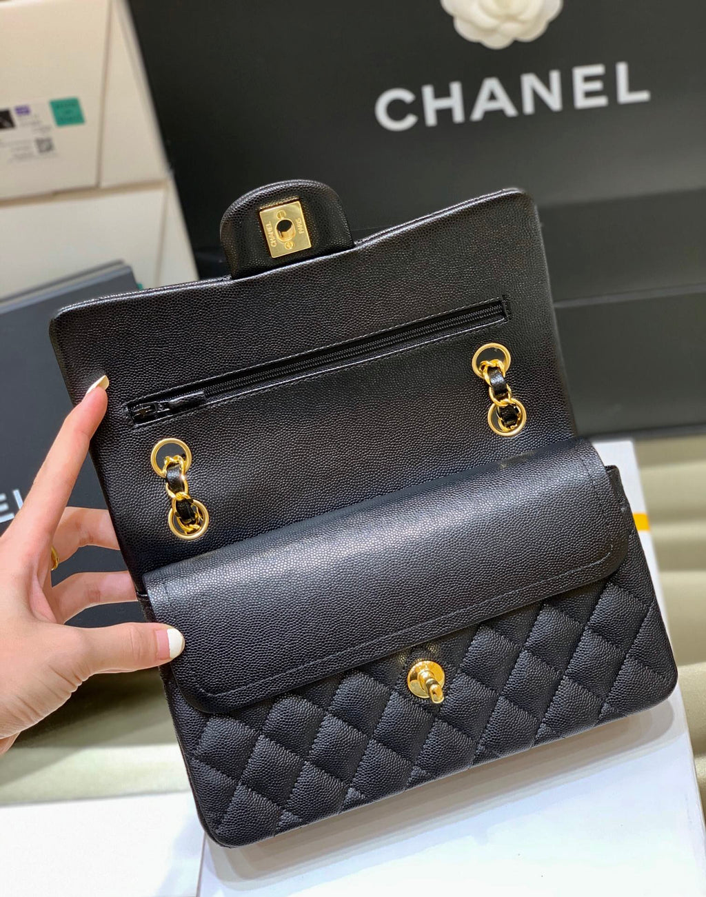 Classic Flap Small Bag 23cm – Black