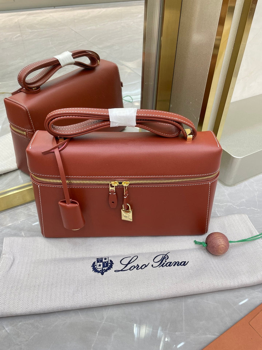 Saddle Loro Leather Bag