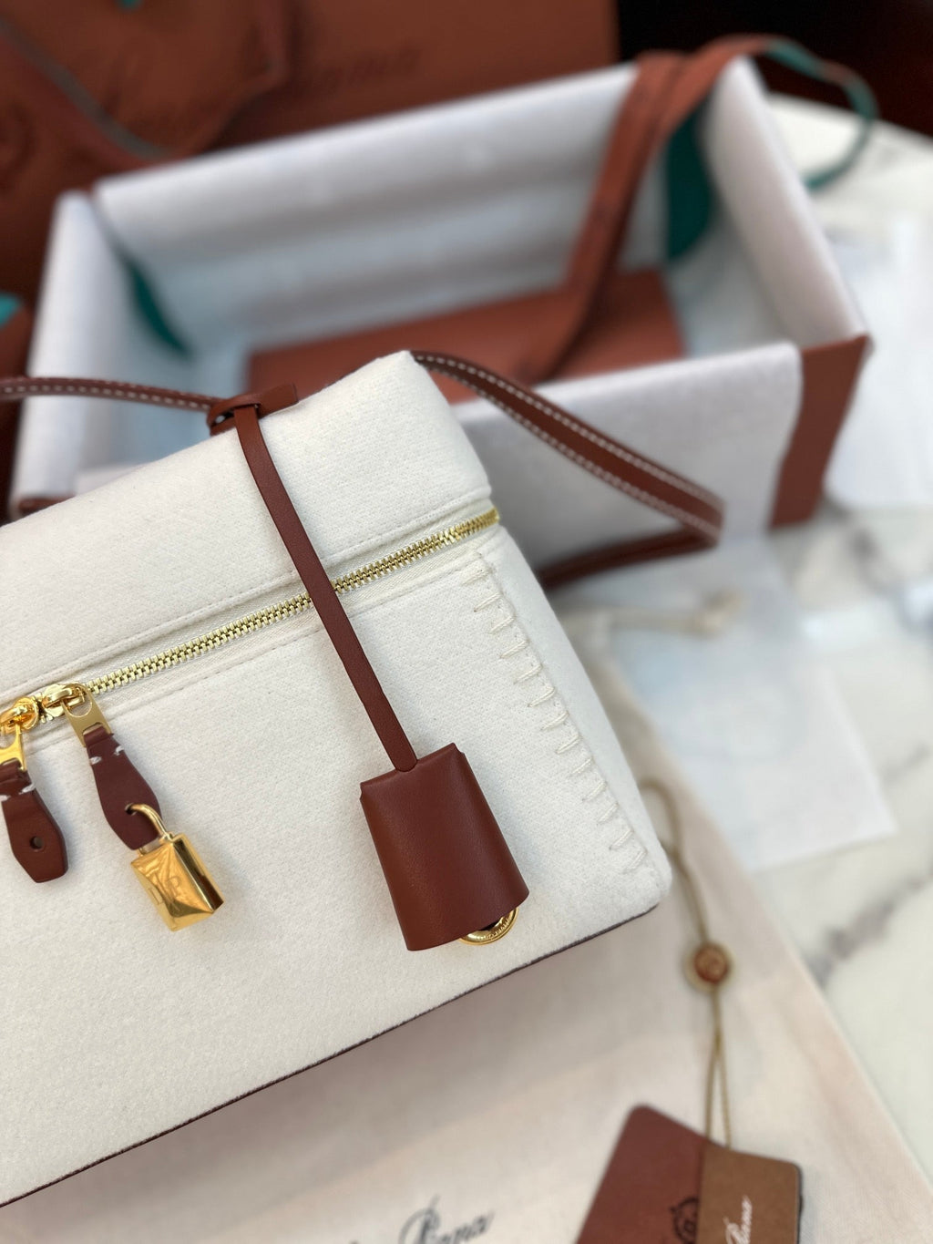 Loro 27 Leather Bag