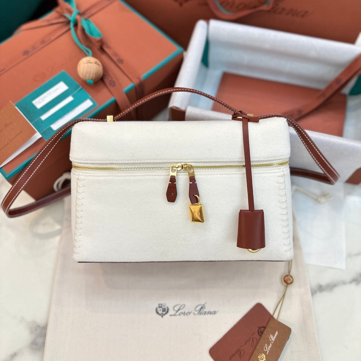 Loro 27 Leather Bag