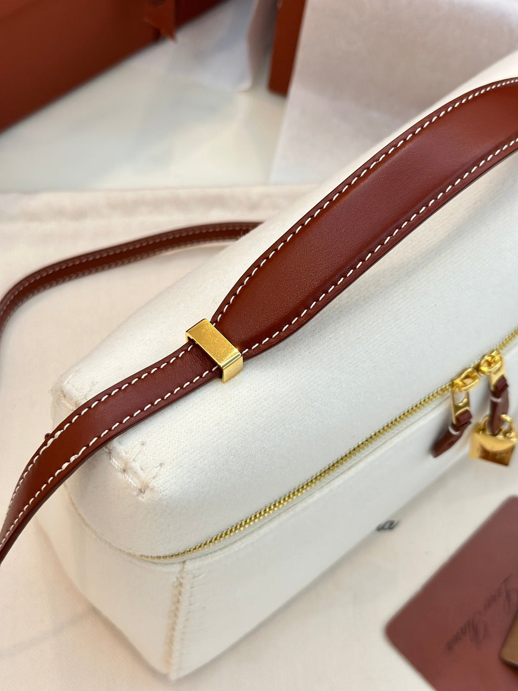 Loro 27 Leather Bag