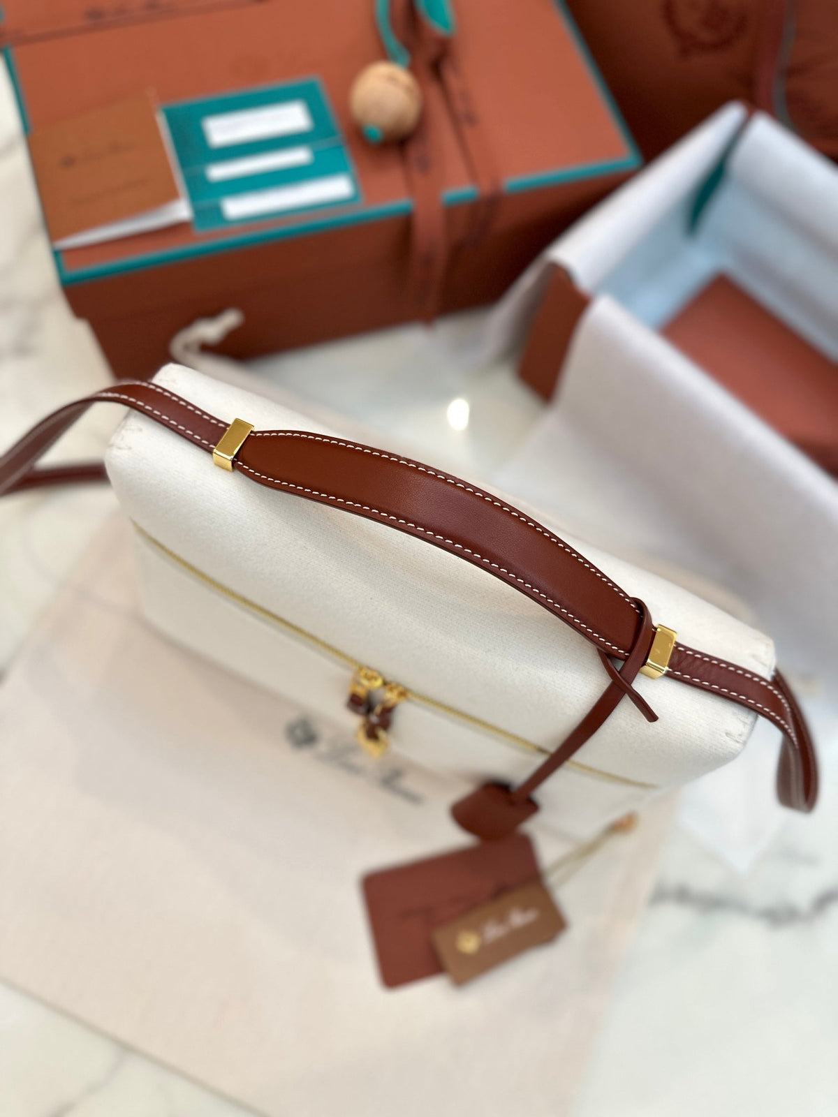 Loro 27 Leather Bag